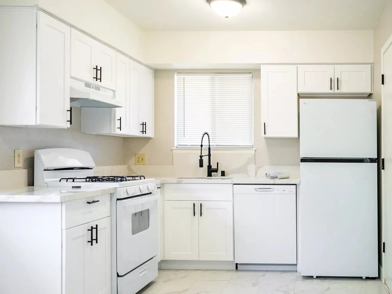 3 bed, $2,300 — Photo 3