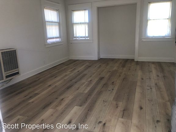 2nd image of 648 Ocean Park Blvd #D
