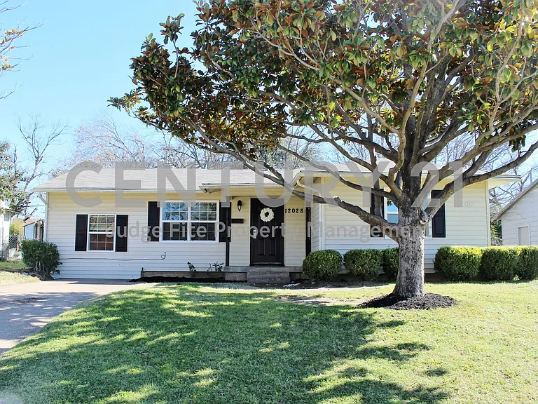 12028 Hoblitzelle Dr — Photo 10