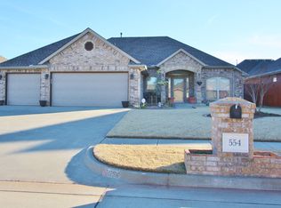 554 W Pawnee Court Way, Mustang, OK 73064