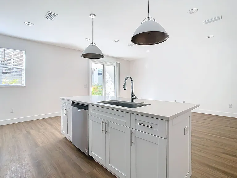6235 S Manhattan Ave #8 — Photo 14