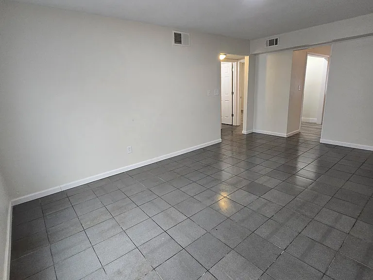5205 S Brooks Dr #B — Photo 1