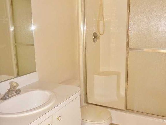 4th image of 255 E Elm Dr