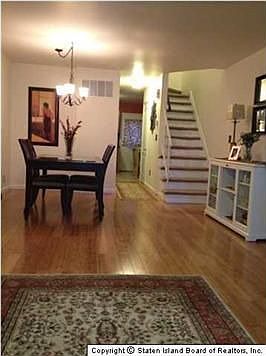 3rd image of 27 Paris Ct