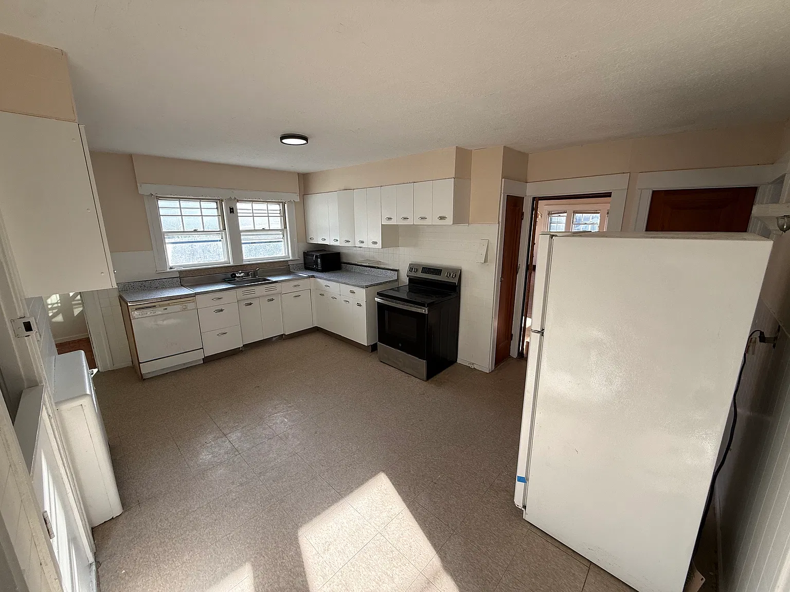 3 bed, 1200 sqft, $2,800 — Photo 3