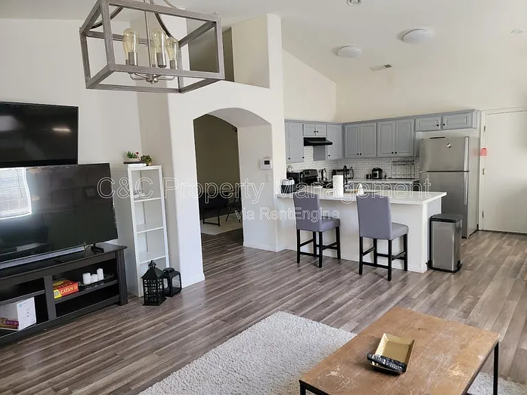 3935 E Laurel Ct — Photo 3