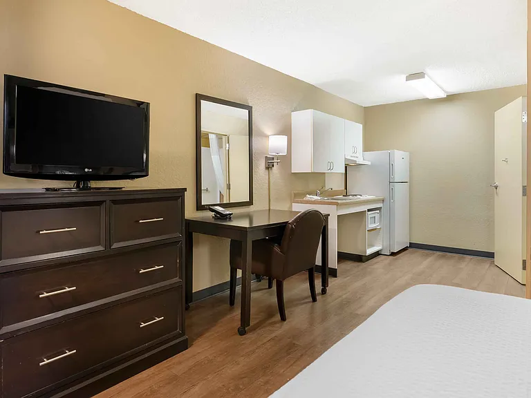 Studio Suite - 1 Queen Bed