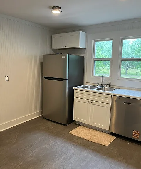 5653 Shaw Hwy — Photo 1