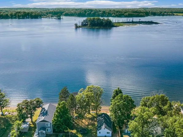 6726 Island Ave, Delton, MI 49046
