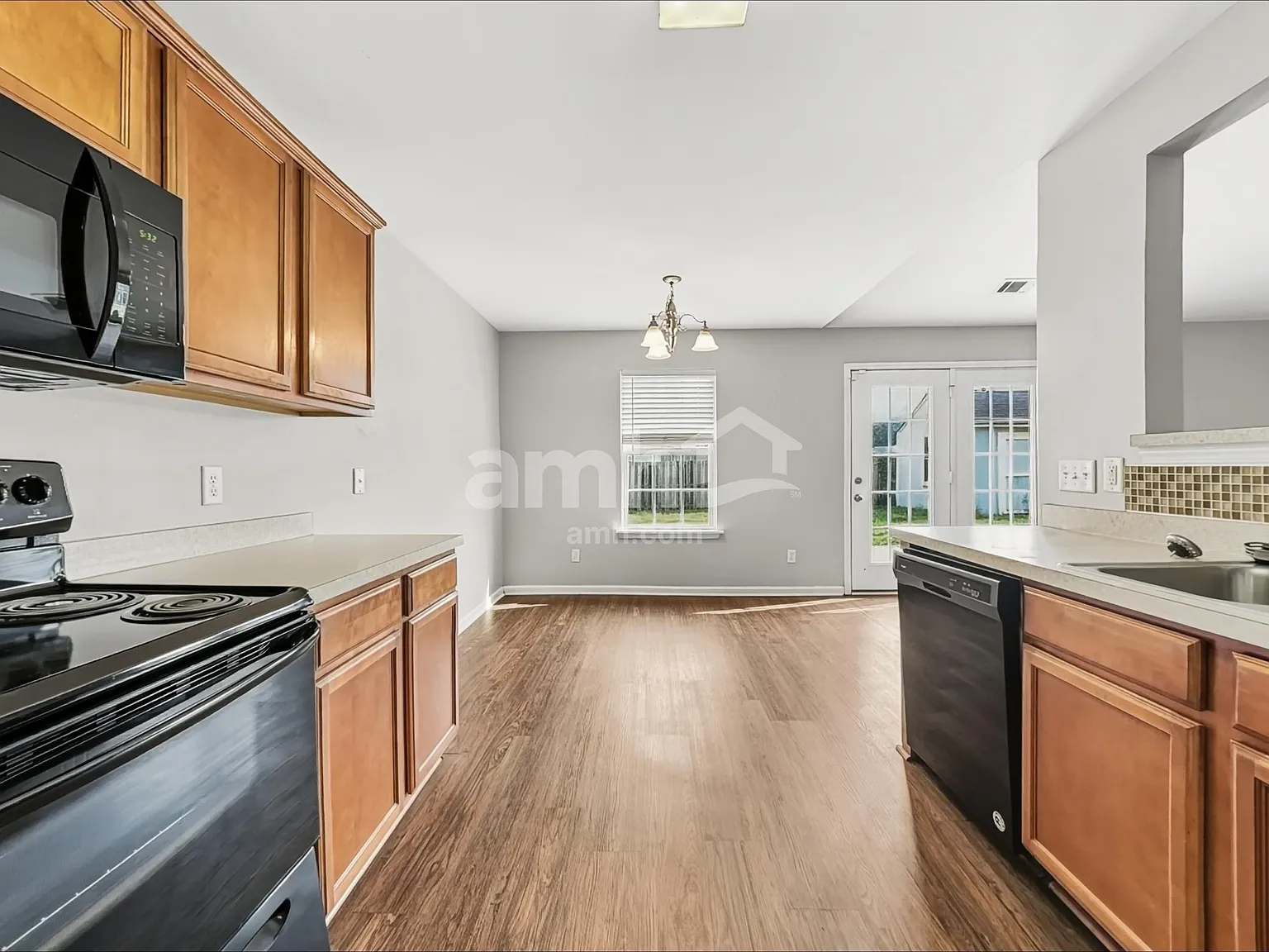 3 bed, 2.0 bath, 1378 sqft, $2,000 — Photo 3