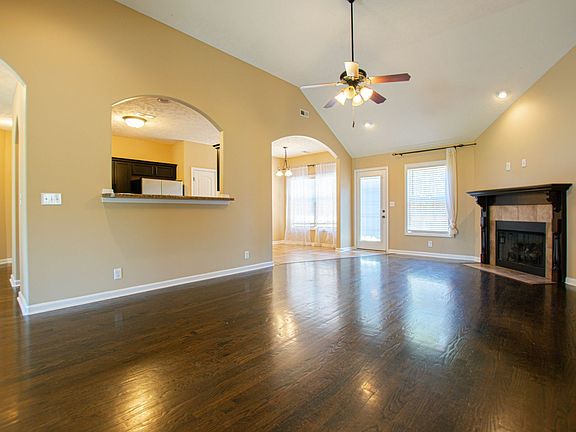 5th image of 1712 Apache Way