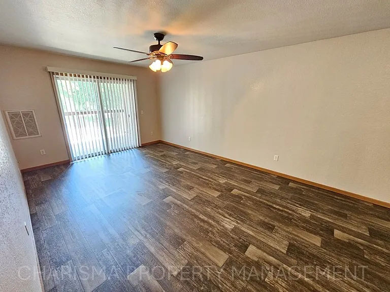 340 N Main Ave #13 — Photo 12