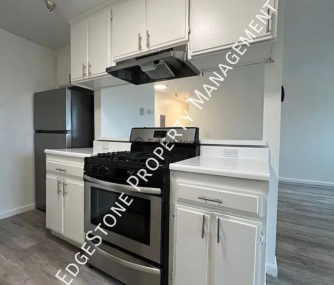 11610 Oxford Ave #7 — Photo 6