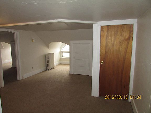 5th image of 527 Oak St APT 8