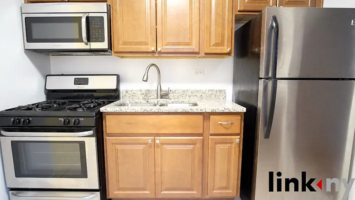 Rented by Link NY Realty | media 7