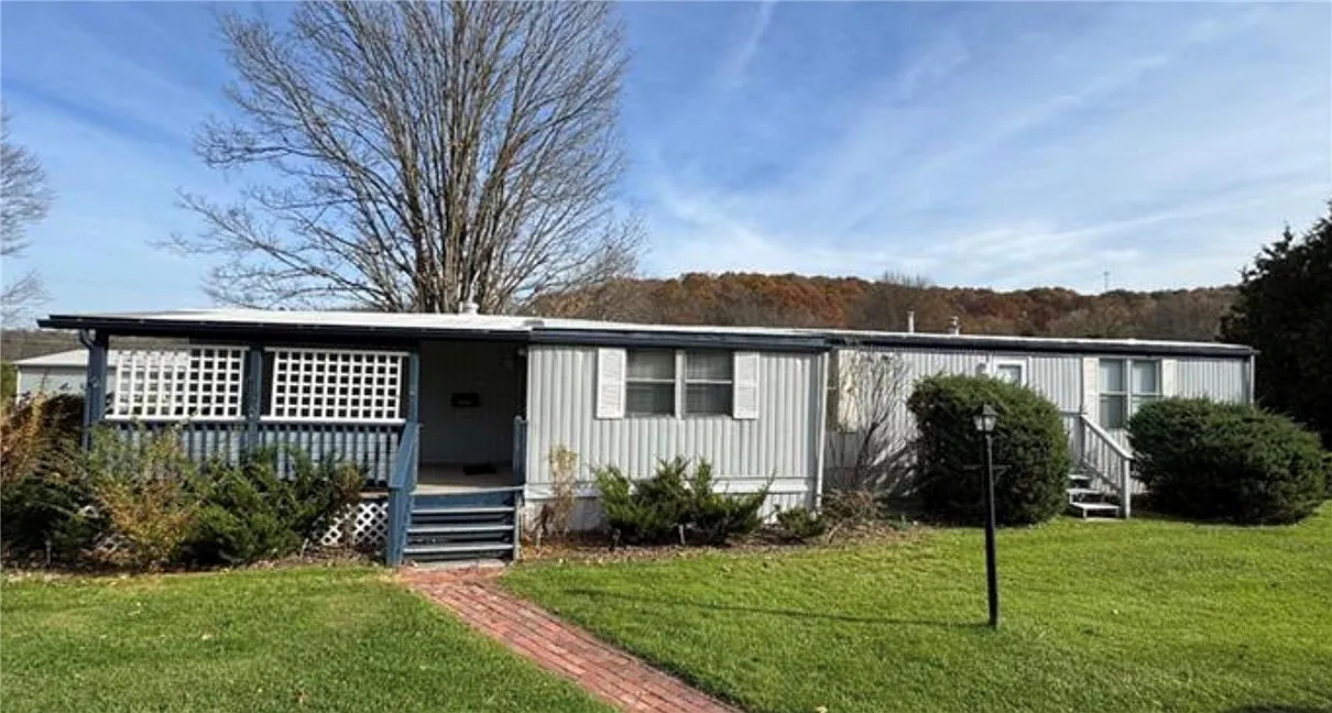 428 Meadows Dr photo 1
