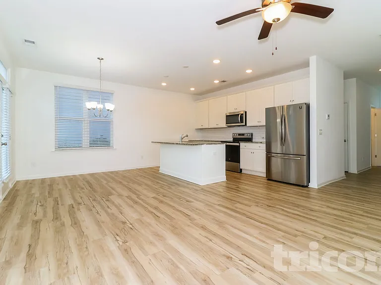 2300 Rosemary Park Ln — Photo 2