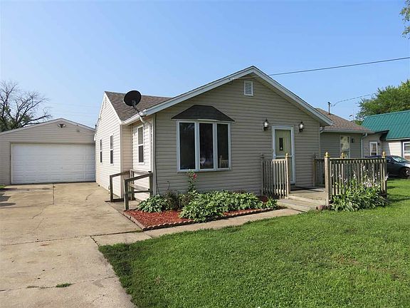 2nd image of 930 Ingersoll Pl