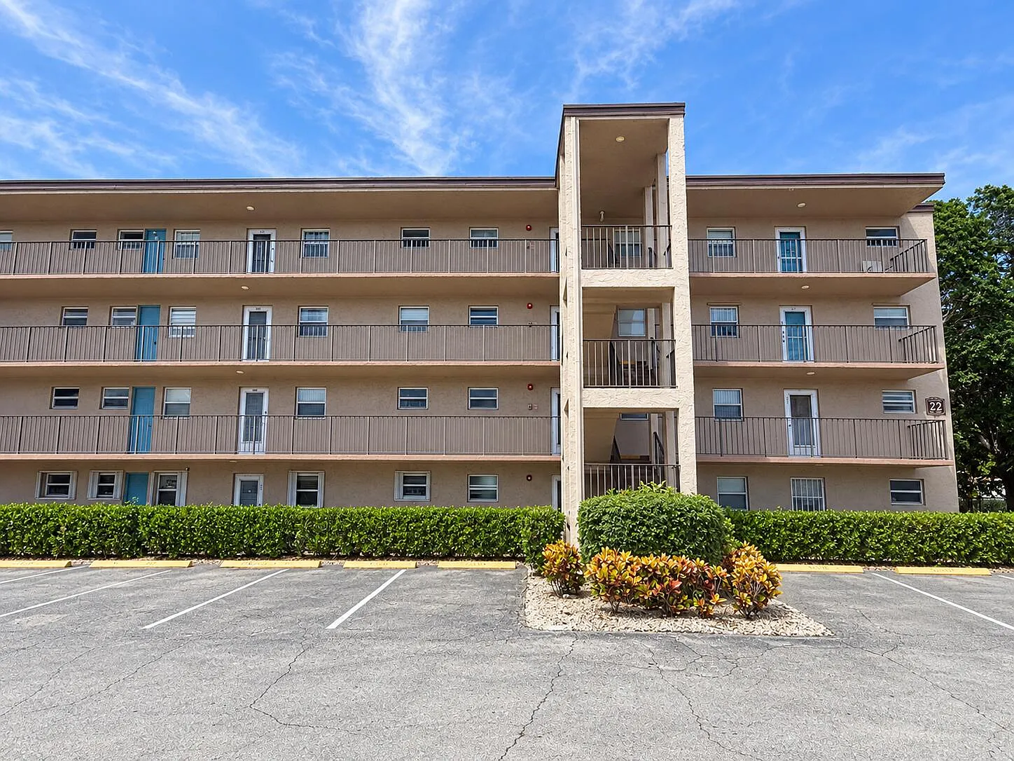 1 bed, 1.0 bath, 695 sqft, $1,400 — Photo 1