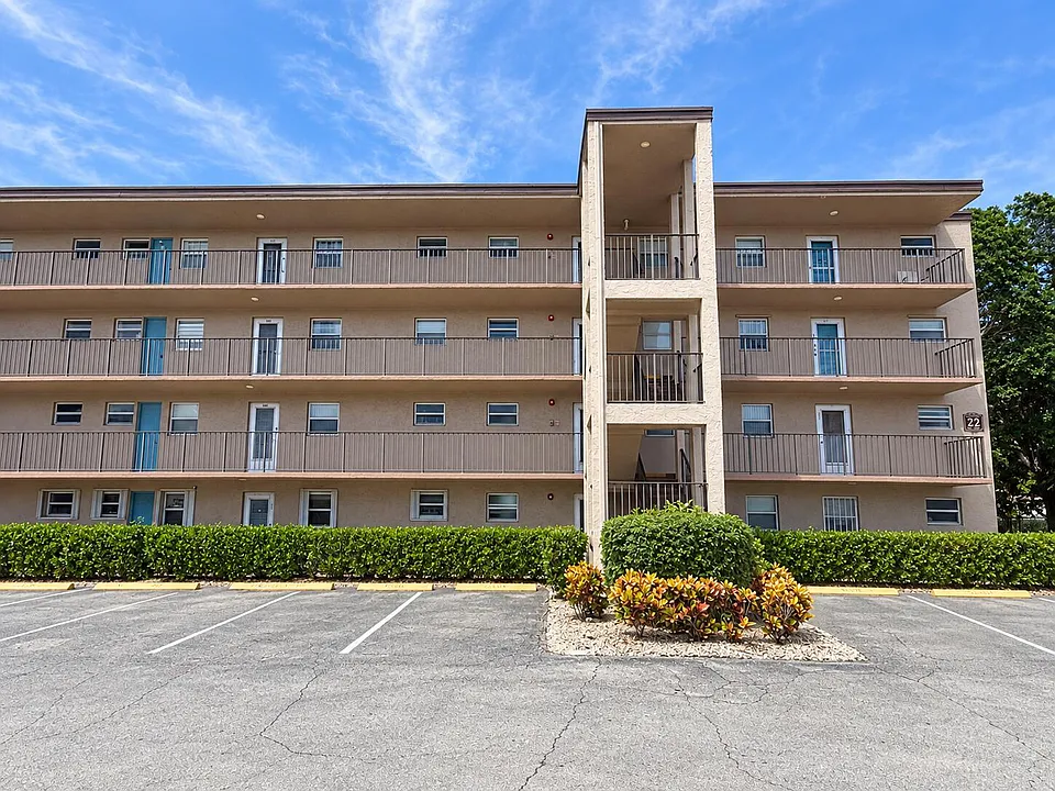 729 Lori Dr #202