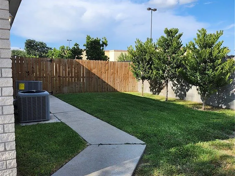 2914 Chateau St — Photo 28