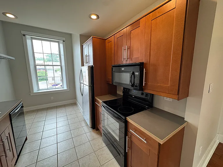 211 E King St #2 — Photo 9