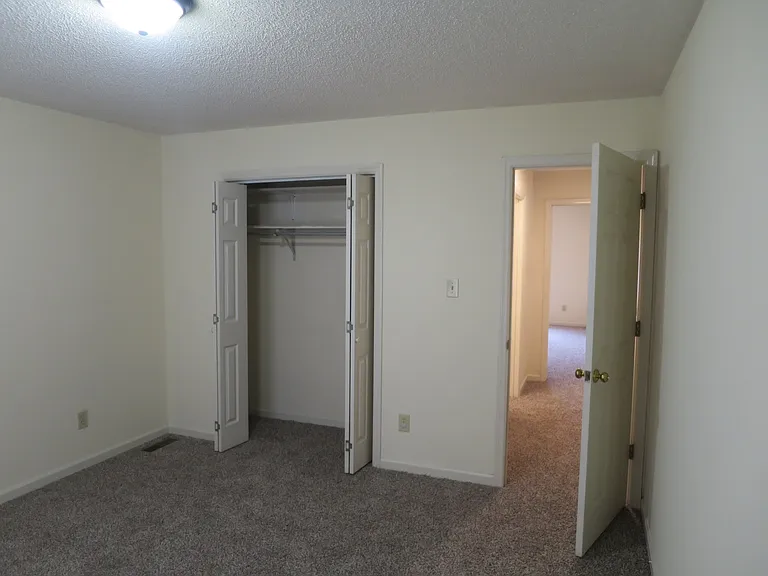 441 Eagle Brook Dr #1 — Photo 14