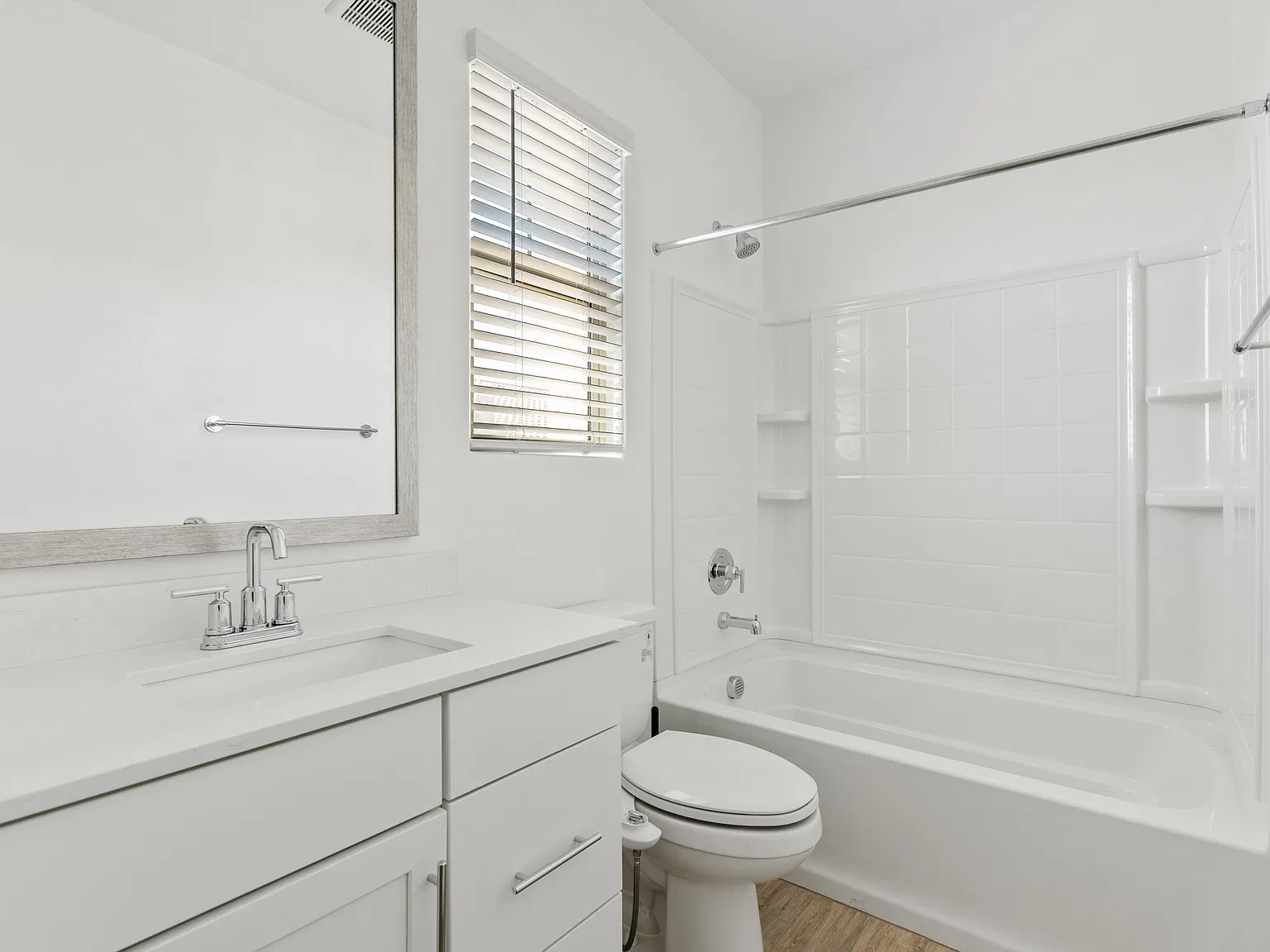 3 bed, 1310 sqft, $2,100 — Photo 4