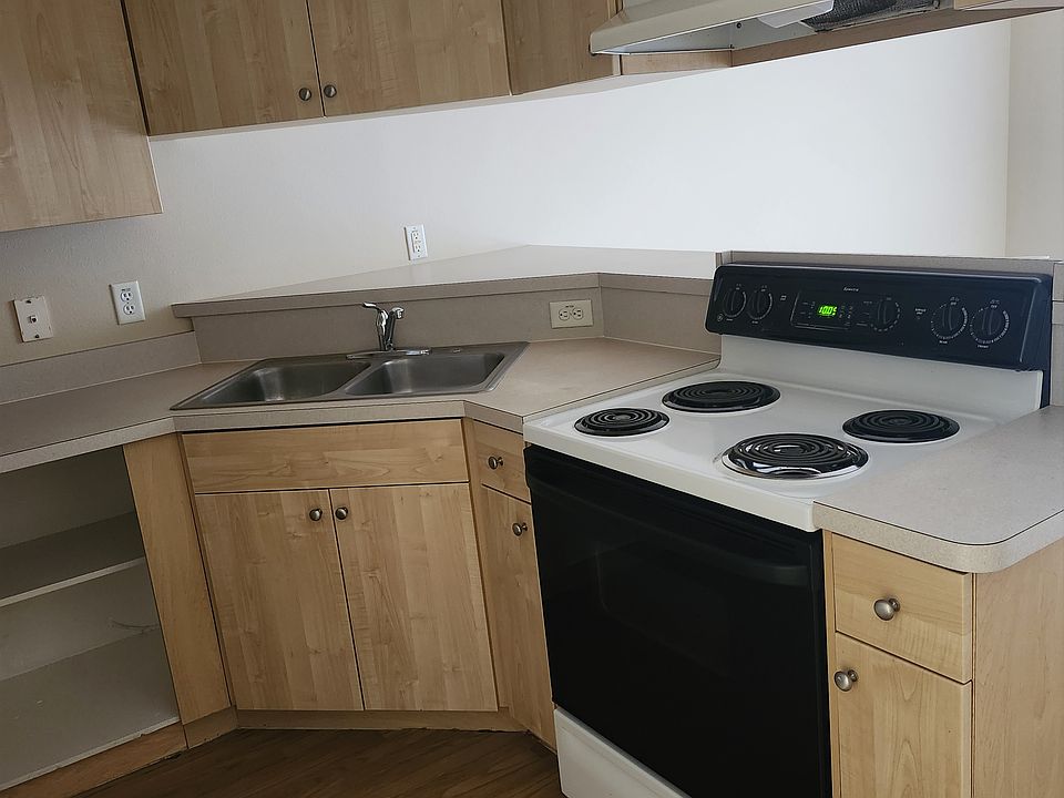Kitchen with bar area