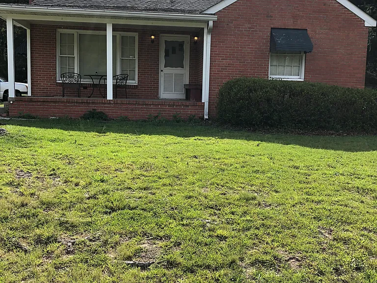 702 Sherwood Dr — Photo 1