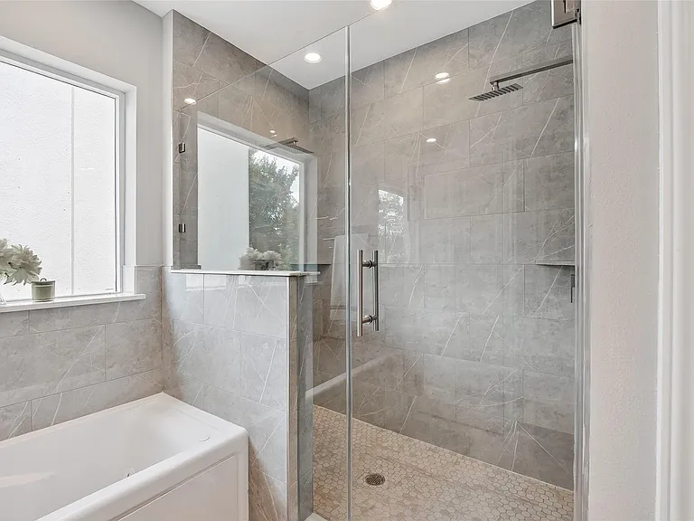 1122 W 16th St #D — Photo 14