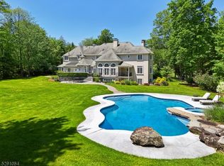 7 Bramshill Dr, Mahwah, NJ 07430