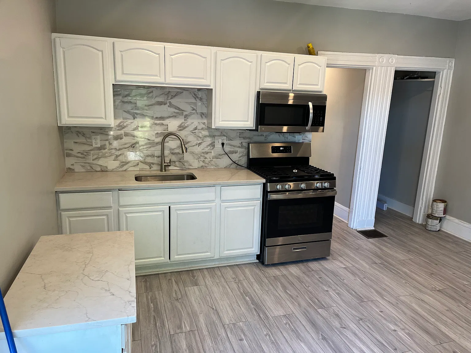2 bed, 850 sqft, $2,300 — Photo 2
