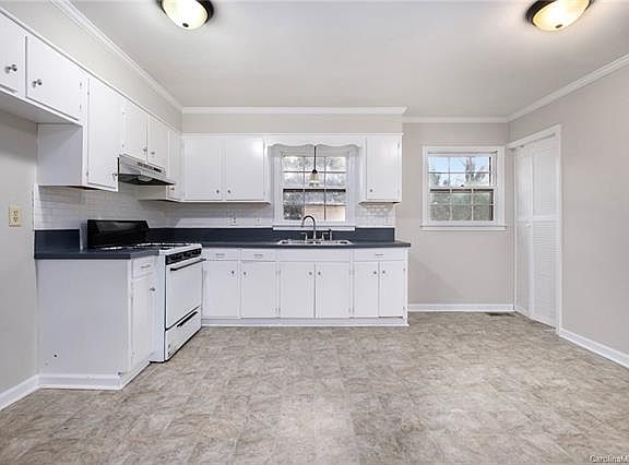 4th image of 426 Fairfax Dr