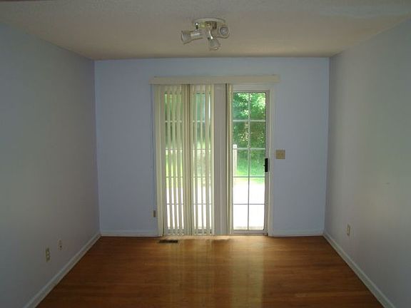 4th image of 1626 Ashmar Ln SW