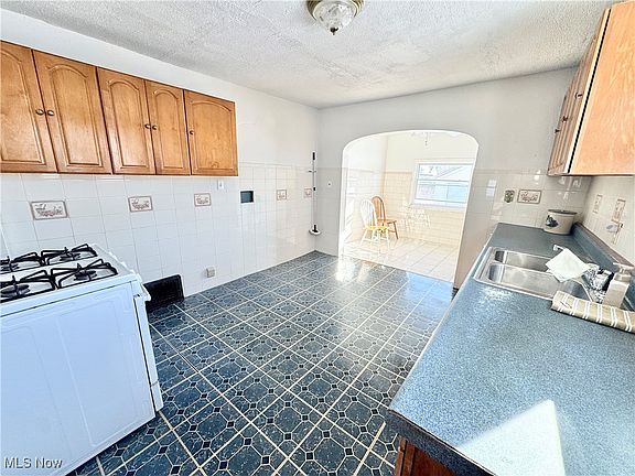 5th image of 2212 E 29th St
