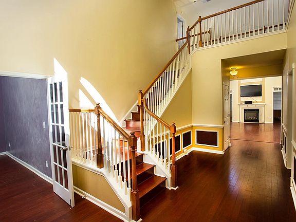 5th image of 147 Granbury Ln
