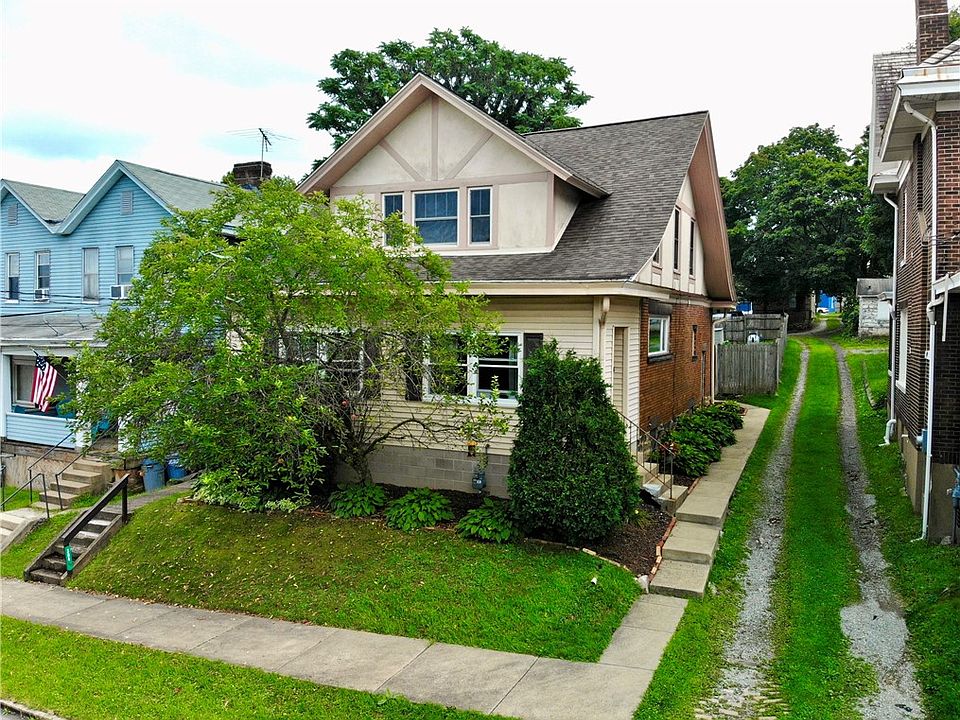 1st image of 304 N 2nd St