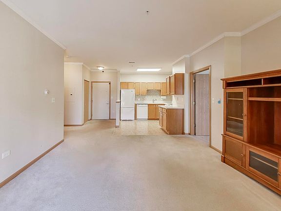 5th image of 605 Barrington Ave APT 140