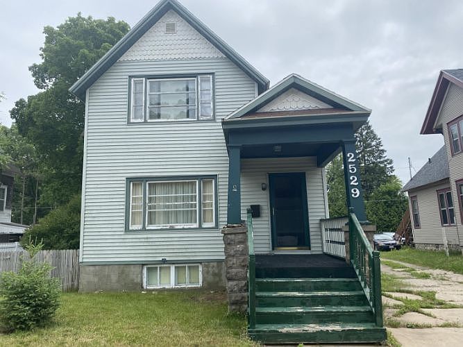 1st image of 2529 Hall Ave #1/2