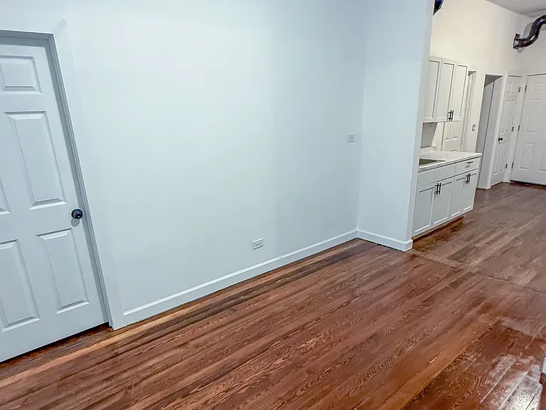 8714 S Commercial Ave #1R — Photo 12