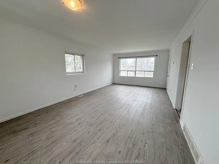 509 Aylmer Ave #MAIN — Photo 12