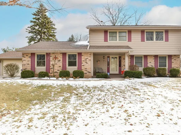 2333 Misty LANE, Waukesha, WI 53186