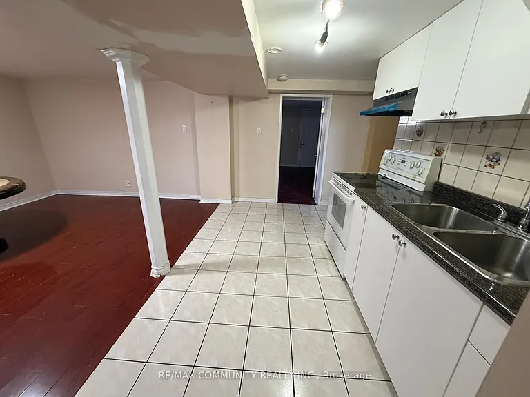 52 Grassington Cres #BASEMENT — Photo 18