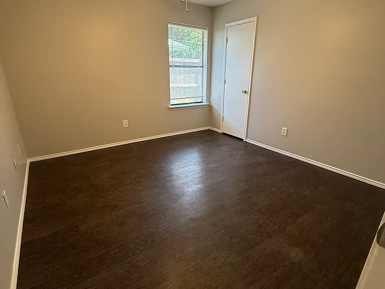 7510 April Ln — Photo 8