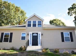 2 Robin Rd, Burlington, MA 01803