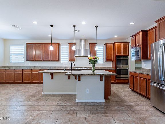 3rd image of 2882 E REDWOOD Place
