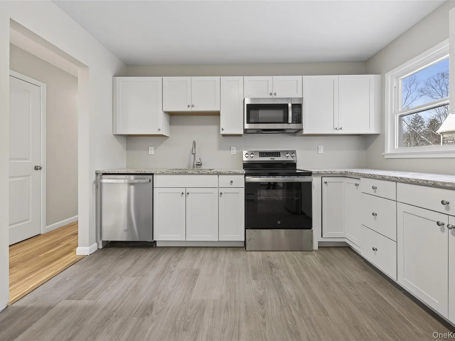 3 bed, 1.0 bath, 1196 sqft, $2,950 — Photo 3