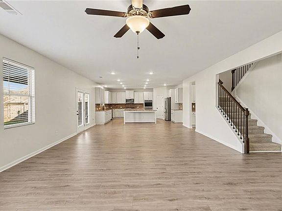 4th image of 75 Fanleaf Dr