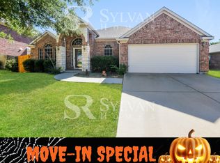 820 Redbud Rd, Burleson, TX 76028